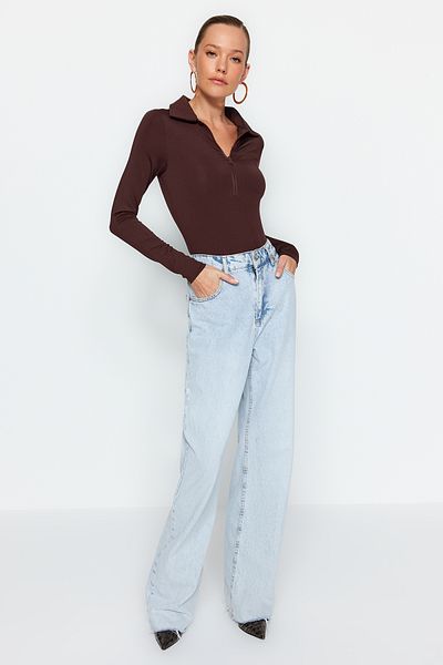 Trendyol Collection Brauner Reißverschlusskragen, detaillierter flexibler Strickkörper mit Druckknöpfen von unten TWOAW24BD00005