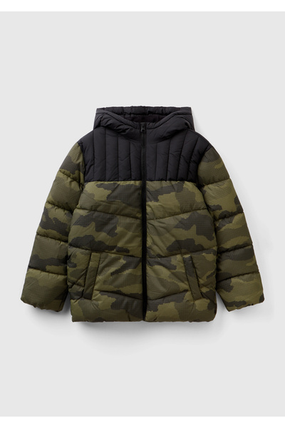 United Colors of Benetton Мъжки детски тъмен камуфлажен пухен палто с шахмате...