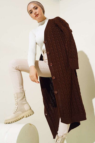 benguen 377 Cardigan lung, cu nasturi, maro