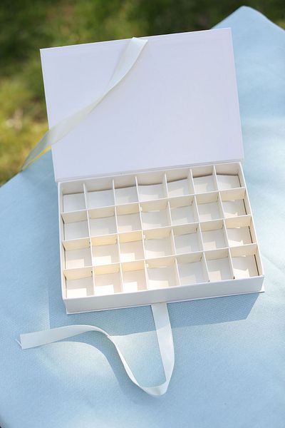 Ambalaj Hikayeleri Cream Colored Book Box Separator