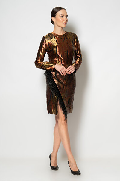 RENGIN Yırtmaçtan verev tüylü uzun kollu jakar kısa elbise