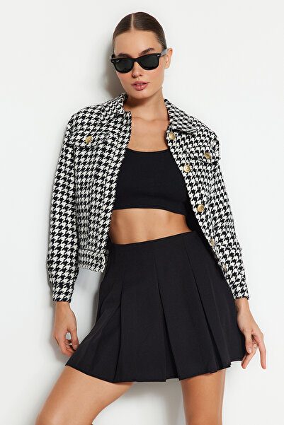 Trendyol Collection Μαύρο πλισέ υφαντό σορτς TWOAW24SR00006