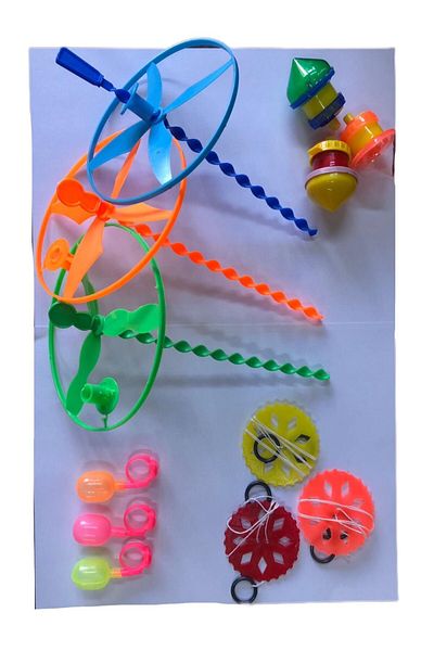 RoseRoi 3 Pieces Each UFO Pinwheel Plastic Spinning Top UFO Ruffle Water Ring Nostalgic Educational Toys