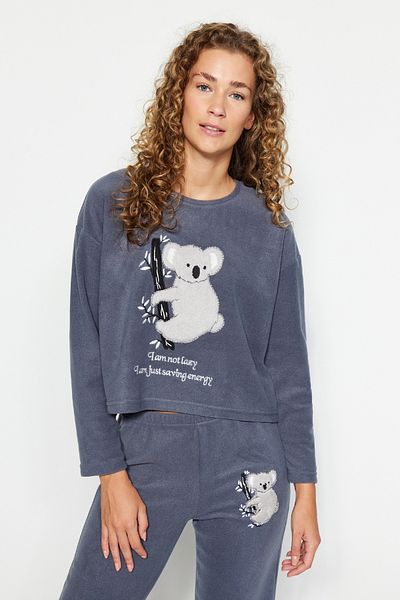 Trendyol Collection Graues Fleece-Koala-gemustertes Winter-Strick-Pyjama-Set THMAW24PT00028