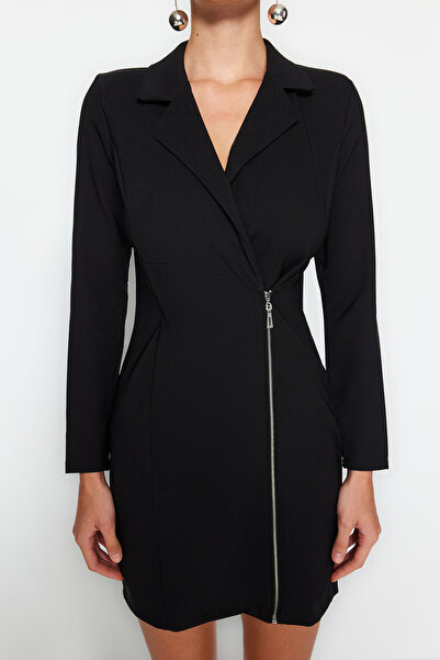 Trendyol Collection Detailní tkané šaty s černým límečkem a zipem TWOAW24EL00292