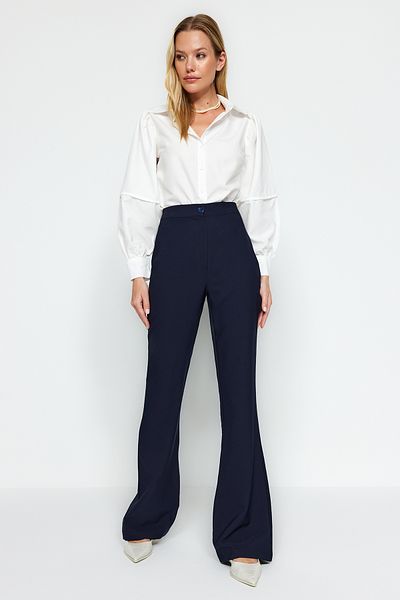 Trendyol Collection Marineblaue, ausgestellte Stoffhose mit spanischem Bein TOFAW19BB0581