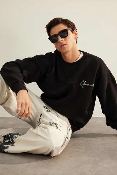 Trendyol Collection лимитирана серия - черен бродиран суичър от полар TMNAW24SW00134
