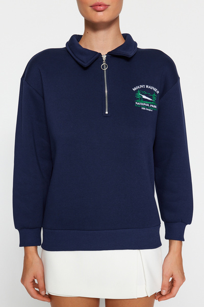 Trendyol Collection Námořnická modrá výšivka na zip s výstřihem Detailní Regular Fit Silná pletená mikina s fleecem uvnitř TWOAW24SW00162