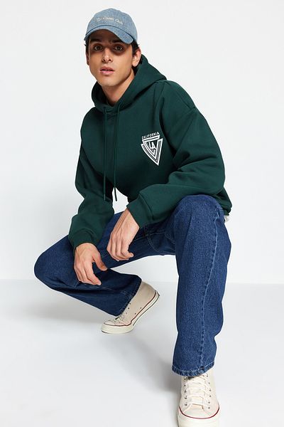 Trendyol Collection Zelená mikina Oversize s kapucí/široký střih College Potištěná bavlněná fleecová vnitřní mikina Tmnaw24Sw00063