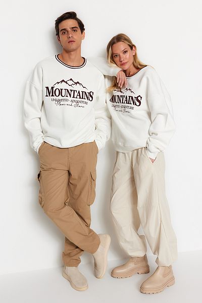 Trendyol Collection Суичър UniSex Ecru Fleece - голяма яка, детайлна яка, топло - TMNAW24SW00068