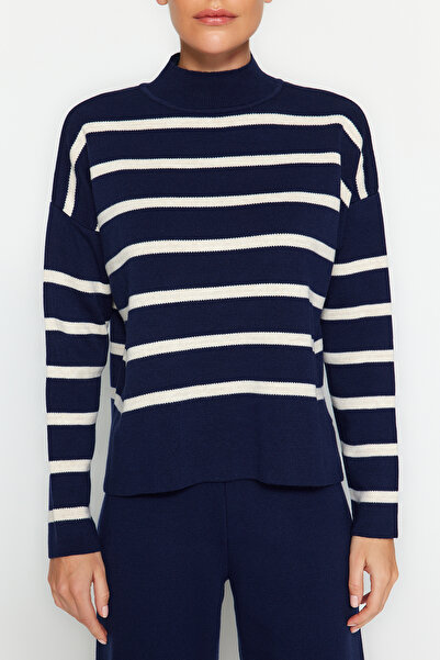 Trendyol Collection Sötétkék csíkos kötöttáru szett - alsó és felső TWOAW24AU00045