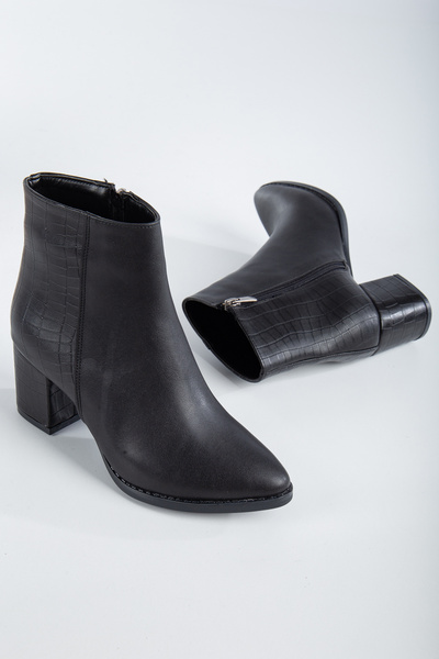 Rabensa KADIN SİYAH CİLT KROKO DESENLİ KLASİK TOPUKLU SİVRİ BOT