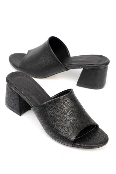Capone Outfitters Women's slippers