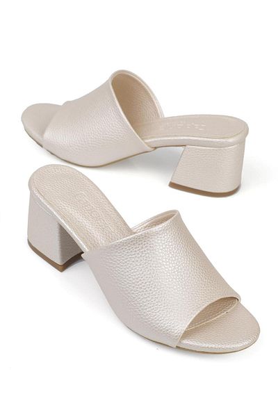 Capone Outfitters Women's slippers