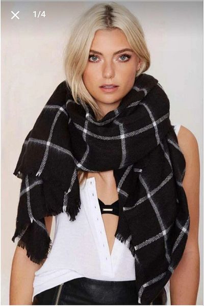 Nilbutik White Plaid Scarf