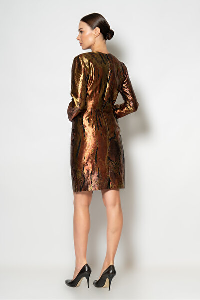 RENGIN Yırtmaçtan verev tüylü uzun kollu jakar kısa elbise