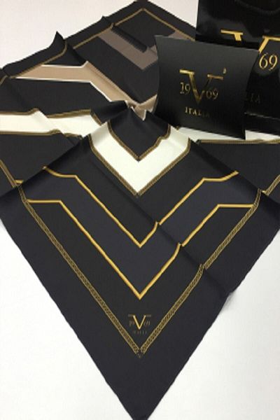 19V69 ITALIA Eșarfă din twill crem negru cu model geometric Seria aurie cu umeraș pentru eșarfe Set cadou 90x90 cm