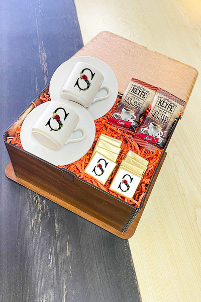 Hediyelen Ş Harfi Türk Kahvesi Fincanı Ahşap Kutulu Set
