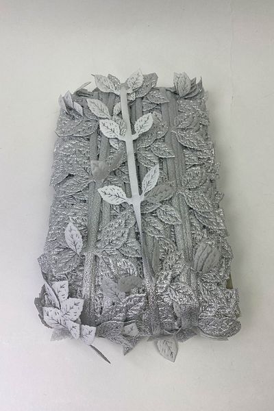 Hobigram Διακοσμητική Κορδέλα Ασημί Διακοσμητική 4 Φύλλα Κορδέλα Water Stone 1 Mt – Διακοσμητική Κορδέλα, Κομψό Σχέδιο – Dekora