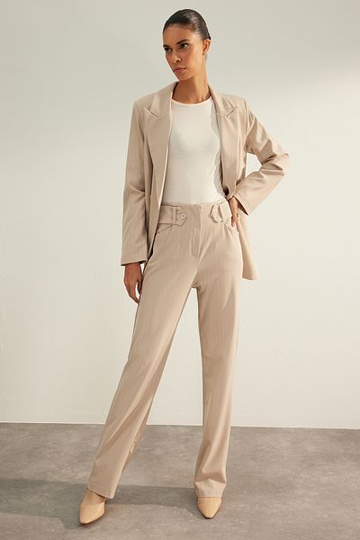 Trendyol Collection Pantaloni țesuți premium bej cu croială dreaptă/dreaptă TWOAW24PL00047