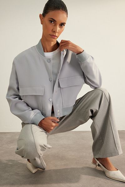 Trendyol Collection Graue Premium Bomberjacke aus Webstoff TWOAW24CE00047
