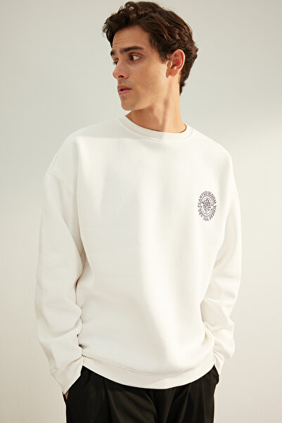 Trendyol Collection Суичър от полар с бродирани цветя в цвят екрю - голям, топъл TMNAW24sw00012