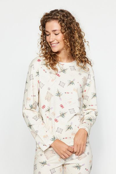 Trendyol Collection Cremefarbenes Strick-Pyjama-Set aus 100 % Baumwolle mit Neujahrsmotiv THMAW24PT00118