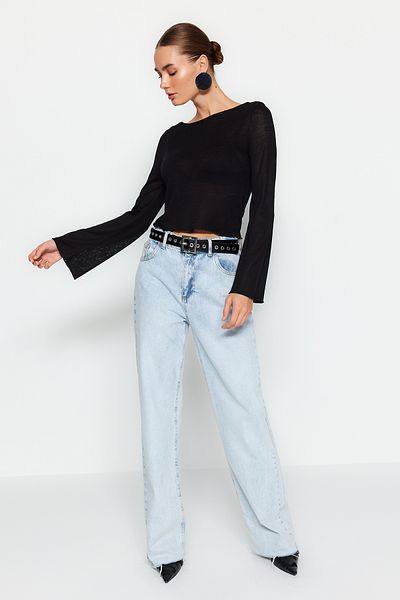 Trendyol Collection Czarna, dzianinowa bluzka o regularnym kroju z dekoltem w łódkę TWOAW24BZ00156