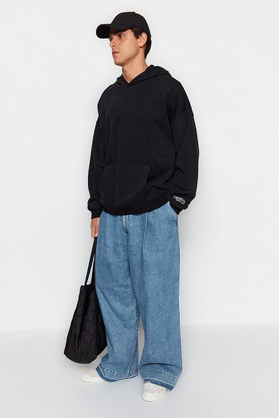 Trendyol Collection Черен суичър от мека материя с качулка/широка кройка, бродиран етикет Tmnaw24Sw00031