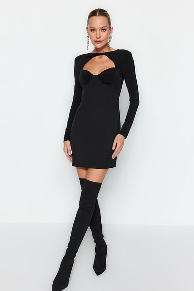 Trendyol Collection Czarna krótka elegancka suknia wieczorowa - sukienka tkana TPRAW24EL00202