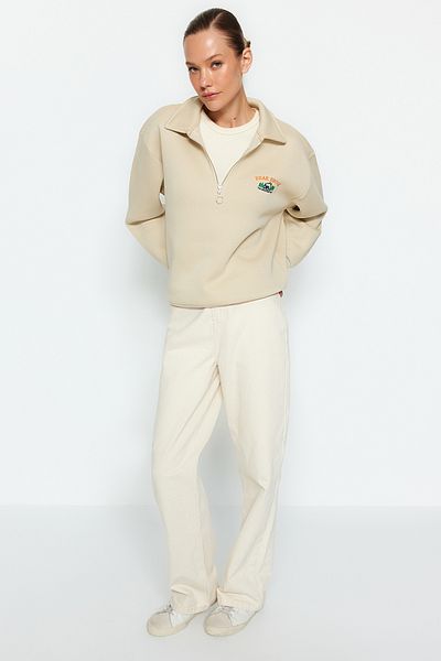 Trendyol Collection Kamenný zip límec výšivka Detailní pravidelný střih Silný fleece uvnitř pletená mikina TWOAW24SW00162