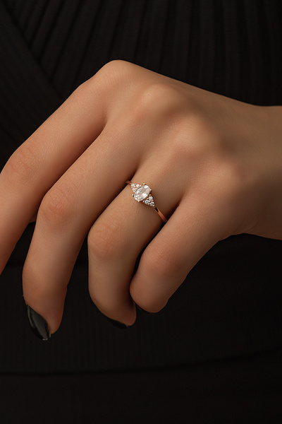 SUNSHINE 925 Ayar Rose Kaplamalı Yuvarlak Beyaz Taşlı Tasarım Gümüş Yüzük