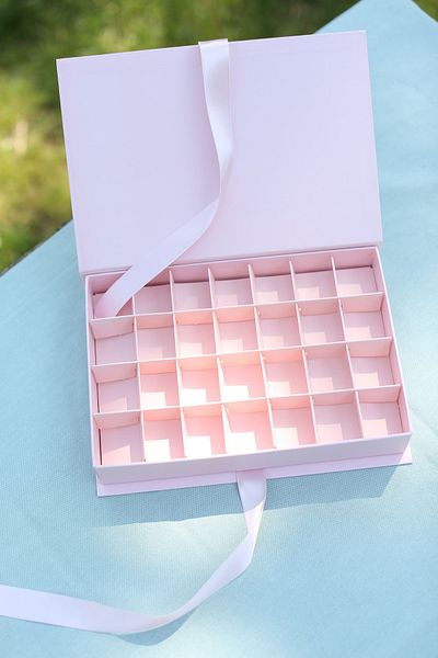 Ambalaj Hikayeleri PINK COLORED BOOK BOX SEPARATOR
