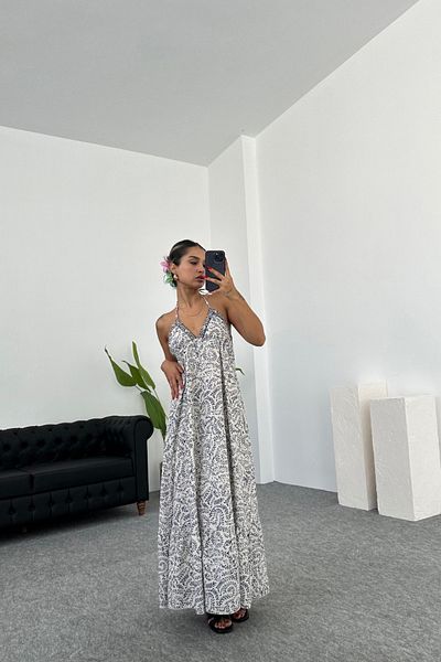 Laluvia Marineblau-schwarz gemustertes Spitzen-Maxikleid am Rücken
