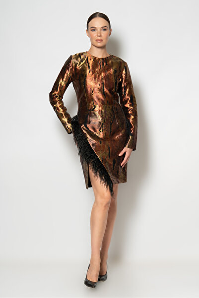 RENGIN Yırtmaçtan verev tüylü uzun kollu jakar kısa elbise