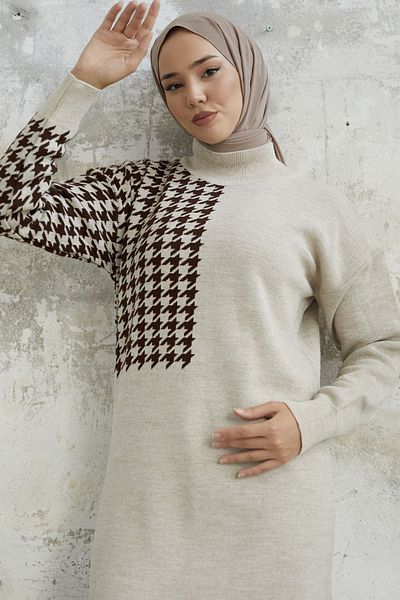 InStyle فستان أميليا تريكو منقوش بأكمام مربعة - إكرو