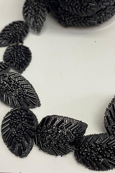 Hobigram Διακοσμητική λωρίδα με μοτίβο μαύρου φύλλου Απλίκα από πέτρα με λωρίδα σιδήρου – Διακοσμητική λωρίδα, κομψό σχέδιο –