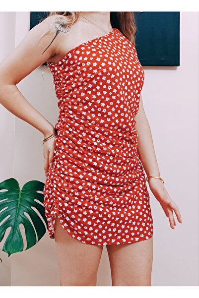 SUHIS ŽENSKA Naborano HALJINA SA JEDNIM RAMELOM I CVEĆEM D Sa deznom HELEN