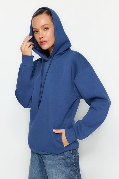 Trendyol Collection Indigó vastag polár belső zseb, részletes kapucnis normál/normál szabású kötött pulóver TWOAW24SW00075