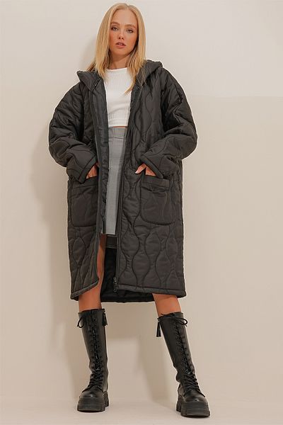 Trend Alaçatı Stili Dámský černý kabát s dvojitou přední kapsou a kapucí s dvojitým zipem ALC-X10976