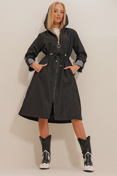Trend Alaçatı Stili سترة نسائية سوداء مبطنة بحزام خصر وغطاء للرأس وسحاب ALC-X10983