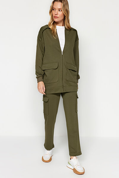 Trendyol Modest Πλεκτό σετ αθλητικής φόρμας με ζακέτα και παντελόνι - τσέπη και φερμουάρ TCTAW24EN00004