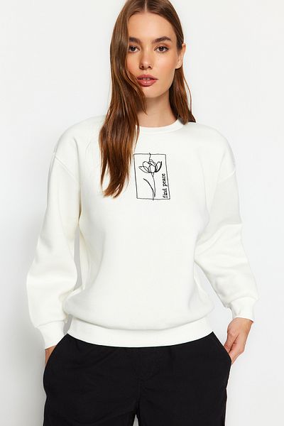 Trendyol Collection Ecru květinová vyšívaná obyčejná tlustá fleecová mikina s výstřihem TWOAW24SW00310