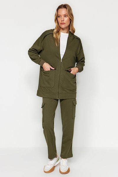 Trendyol Modest Πλεκτό σετ αθλητικής φόρμας με ζακέτα και παντελόνι - τσέπη και φερμουάρ TCTAW24EN00004