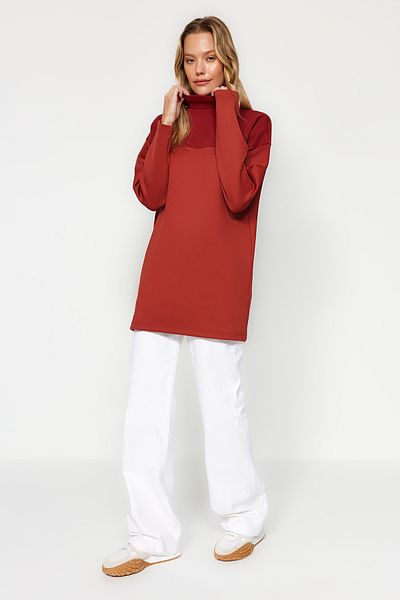 Trendyol Modest Gestricktes Oversize-Sweatshirt in Ziegelrot mit Farbblockdesign - TCTAW23UK00060