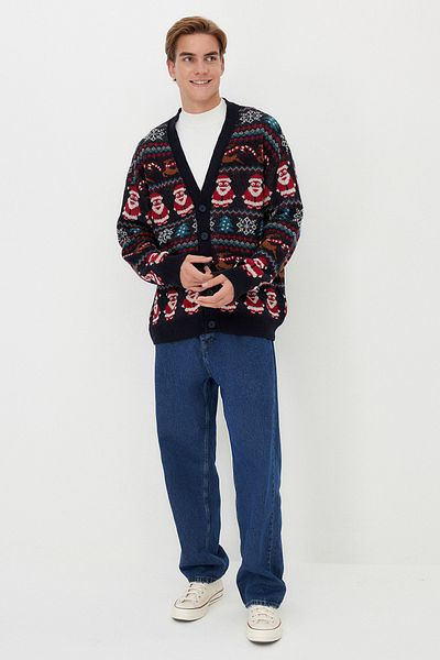 Trendyol Collection Weihnachtsstrickjacke mit Weihnachtsmann-Motiv – Mehrfarbig, Übergröße, V-Ausschnitt TMNAW23HI00042