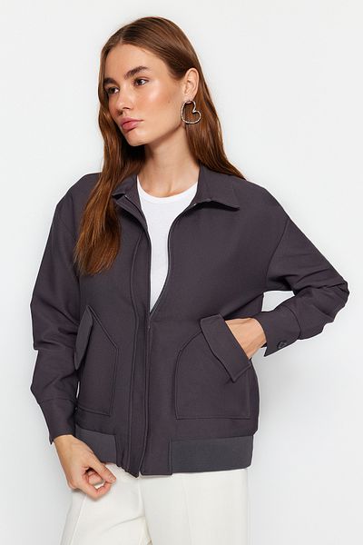 Trendyol Collection Antracitová prémiová kvalita kapesní podrobná regulérní střih lemovaná tkaná bunda TWOAW24CE00138