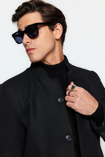 Trendyol Collection Wintermantel in Schwarz mit schmaler Passform und Stehkragen TMNAW24KB00005