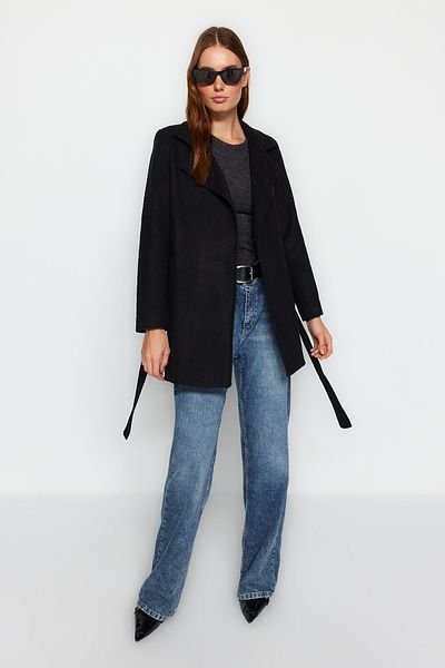 Trendyol Collection Czarny płaszcz wełniany z paskiem TWOAW24KB00170