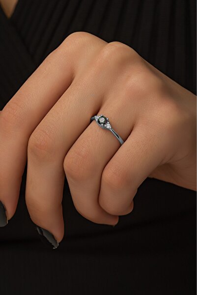 SUNSHINE 925 Ayar Rodyum Kaplamalı Yuvarlak Mistik Topaz Taşlı Minimal Tasarım Gümüş Yüzük